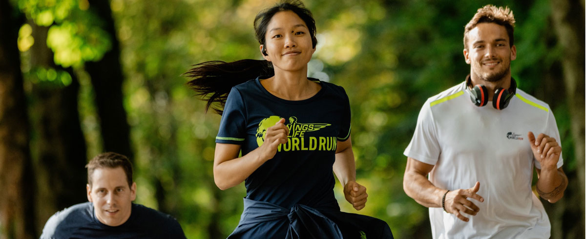 &Tau;&rho;&epsilon;&iota;&sigmaf; &sigma;&upsilon;&mu;&mu;&epsilon;&tau;έ&chi;&omicron;&nu;&tau;&epsilon;&sigmaf; &sigma;&tau;&omicron; Wings for Life World Run &tau;&rho;έ&chi;&omicron;&upsilon;&nu; &chi;&alpha;&rho;&omicron;ύ&mu;&epsilon;&nu;&omicron;&iota;, &phi;&omicron;&rho;ώ&nu;&tau;&alpha;&sigmaf; &alpha;&theta;&lambda;&eta;&tau;&iota;&kappa;ά &alpha;&kappa;&omicron;&upsilon;&sigma;&tau;&iota;&kappa;ά Philips.